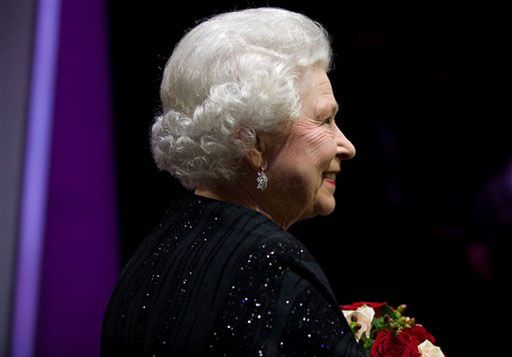 Królowa Elżbieta II wręczyła jałmużnę