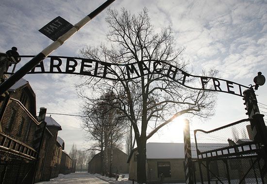 Zmiana zarzutów ws. kradzieży napisu z Auschwitz