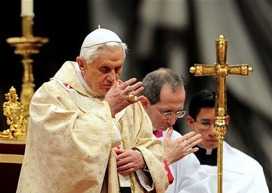 Benedykt XVI napadnięty w trakcie pasterki