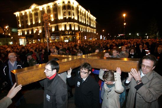Tysiące osób uczestniczyło w Drodze Krzyżowej w stolicy