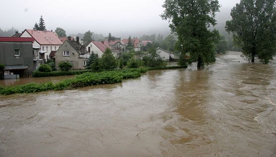 Ruszają wypłaty dla poszkodowanych przez ulewy