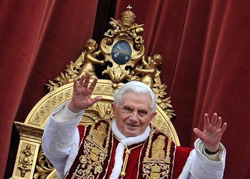 Benedykt XVI do Polaków: pragnę dzielić z wami radość