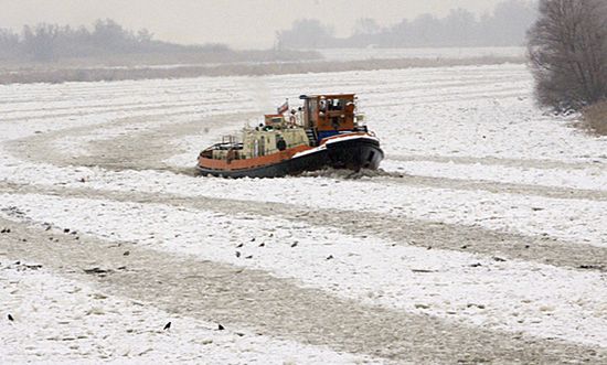Groźny zator lodowy na Odrze - skończy się powodzią?
