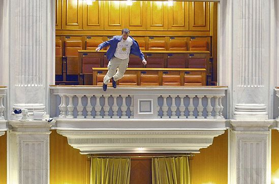 Dramat w parlamencie - desperacki skok przerwał debatę