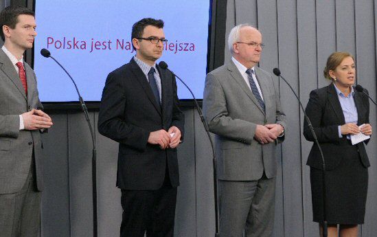 Polacy: Grabarczyk do dymisji; PJN: zwolnić prezesów PKP