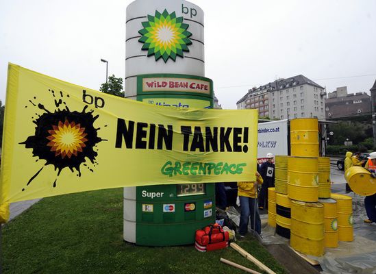 Greenpeace zablokował stacje paliw BP