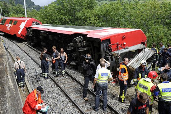Wypadek pociągu w Szwajcarii - 1 osoba nie żyje, 42 ranne