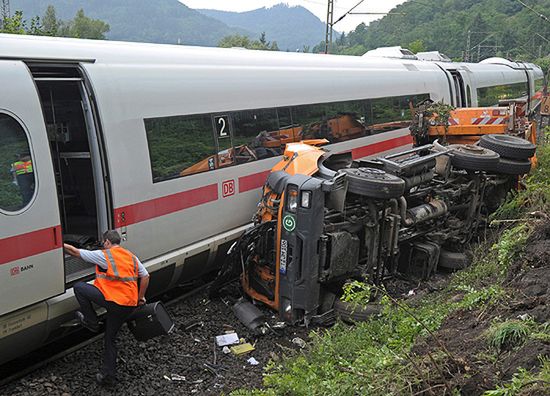 15 rannych w zderzeniu pociągu z ciężarówką w Niemczech