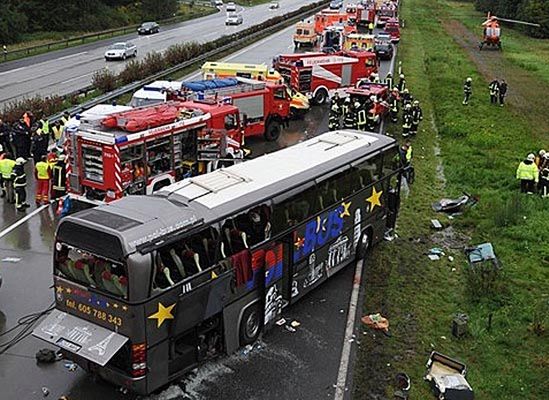 Żałoba po katastrofie polskiego autokaru