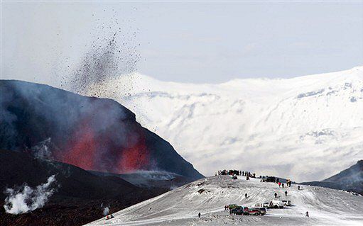 Zakaz lotów nad Szkocją po wybuchu wulkanu na Islandii