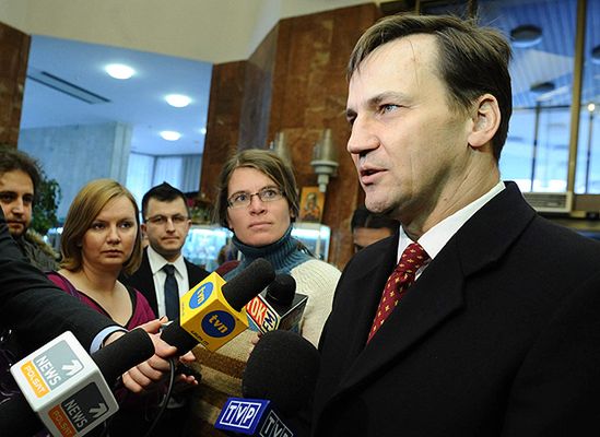 Sikorski: głosujcie na mnie, żeby nie było obciachu