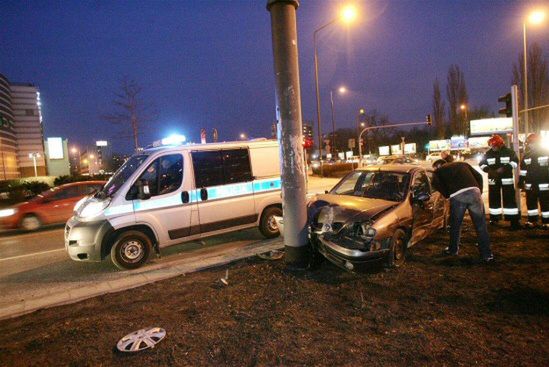 Wypadek przy Galerii Mokotów: wjechał autem w pieszych