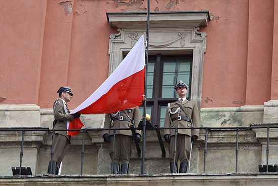 Zrywali polską flagę, rzucali na ziemię, potem po niej chodzili