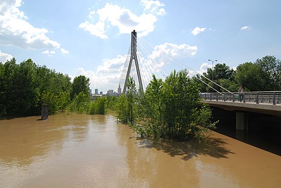 Fala kulminacyjna w Warszawie; poziom wody wciąż rośnie