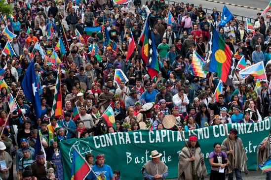 Tysiące Indian przeszło ulicami Santiago