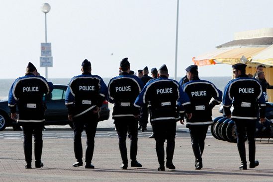 Francuska policja stosuje rasistowskie metody działania