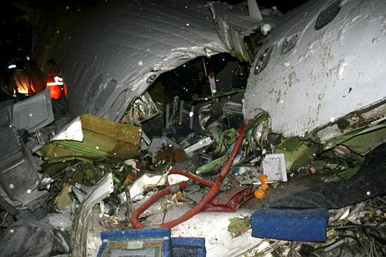 Katastrofa lotnicza w Iranie - samolot rozpadł się na części