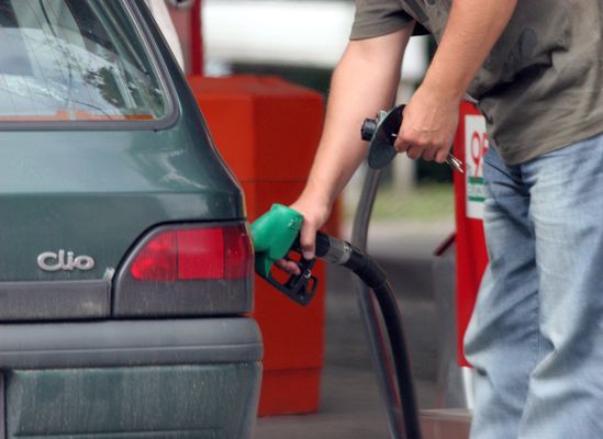 Ceny paliw na stacjach ustabilizują się lub spadną