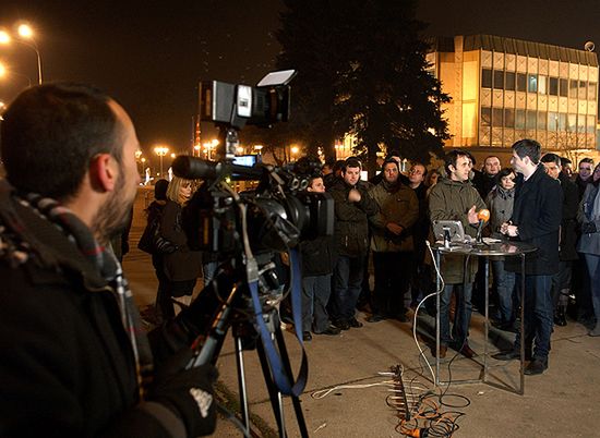 Na znak protestu telewizja nadaje z ulicy