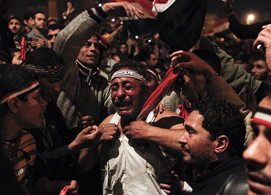 Demonstranci protestowali w nocy w Kairze