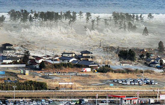 Tragiczny bilans tsunami - tysiące ofiar i zaginionych