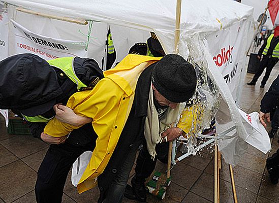 Ostra odpowiedź straży miejskiej ws. zajść przed Pałacem