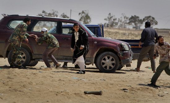 Siły Kadafiego zabiły co najmniej 30 osób w Misracie