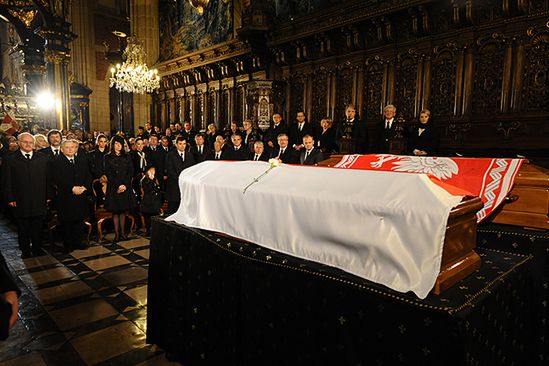 1. rocznica pogrzebu na Wawelu - może być "gorąco"