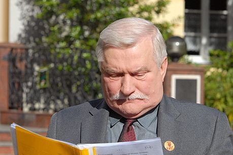 TVN tłumaczy, dlaczego nie emituje filmu o Wałęsie; "to nie cenzura"