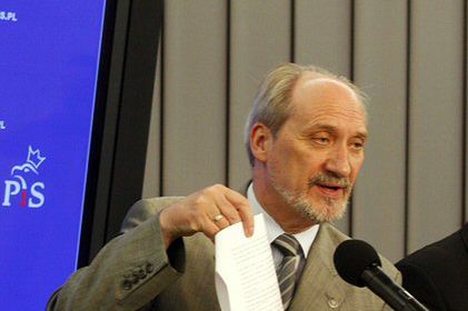 Macierewicz: zrabowano doniesienia na polityków SLD
