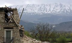 Panika w L'Aquili, ziemia znów się trzęsie