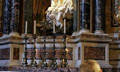 Mistrzowska rzeźba zagrożona - w kaplicy pęka sufit