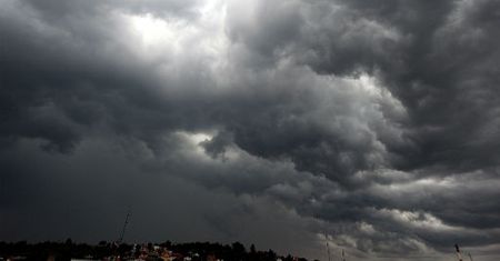 Synoptycy alarmują: znów burze, nawałnice i gradobicia