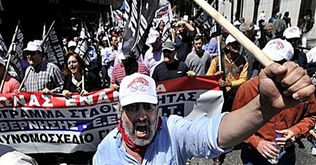 Wiedzą, że oszczędności są potrzebne, ale i tak protestują
