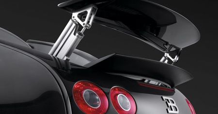 Bugatti Veyron vs Nissan GT-R