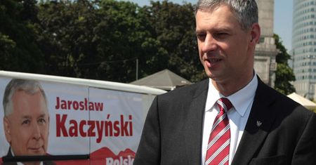 40 busów Kaczyńskiego ruszyło w Polskę