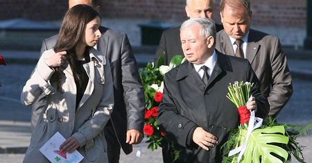 J. Kaczyński złożył kwiaty na grobie prezydenckiej pary
