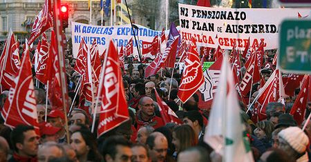 Kraj pogrąża się w recesji, ale oni protestują