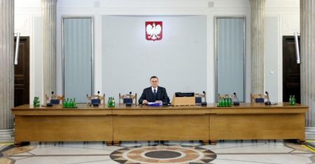 Uda im się "usunąć" Sekułę z komisji hazardowej?