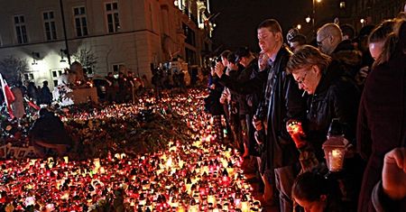 W południe kraj zatrzyma się na 2 minuty