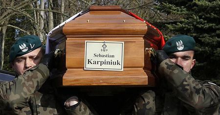 "Łzy w oczach twardych facetów" - pogrzeb S. Karpiniuka