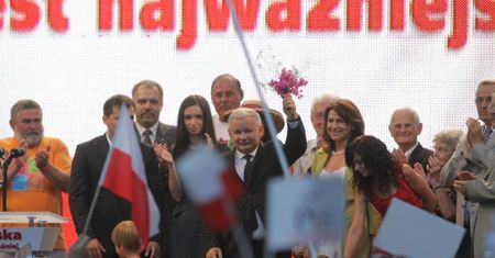 Ile kosztowałoby spełnienie obietnic obu kandydatów?