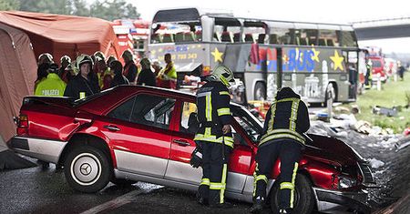 Sprawcą wypadku autokaru była policjantka