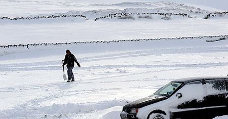 Śnieg zasypuje W. Brytanię; zamknięto 150 szkół