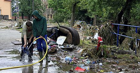 Wojsko uruchomiło most powietrzny do Bogatyni