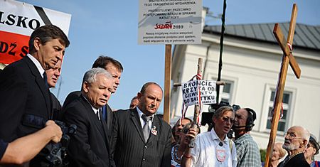 "Kaczyński znowu czeka na cud"