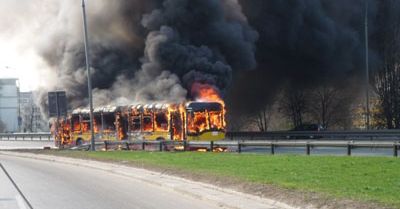 Po pożarach autobusów: kierowcy nie wiedzą, jak ratować