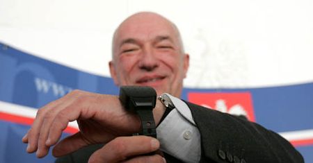 Pierwszy więzień z obrączką na nodze