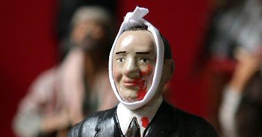 Figurka pobitego premiera