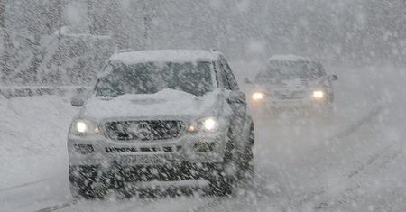 Zasypało Polskę, setki pługów na drogach